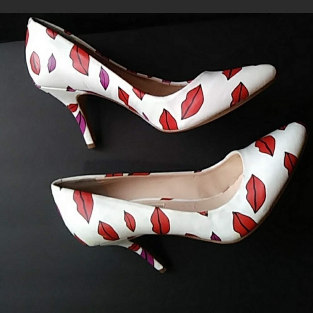 Red lips kitten heels